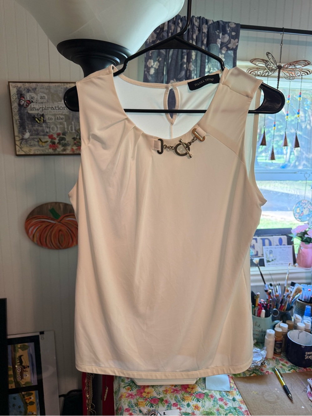 Ivanka Trump Off White Sleeveless Blouse - Chunky Gold Chain Accent - size M